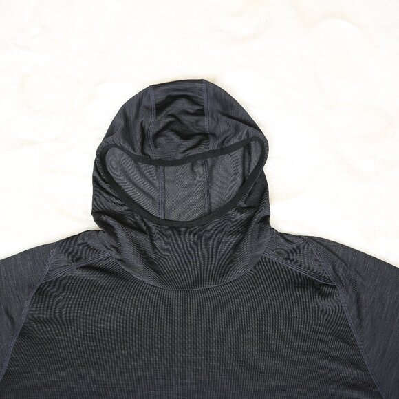ASICS Hooded Reflective Sweat Wicking Performance Top with Thumb Holes -… - Picture 3 of 14